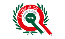 Marchio Eccellenze Italiane 2025 con coccarda tricolore e corona di alloro