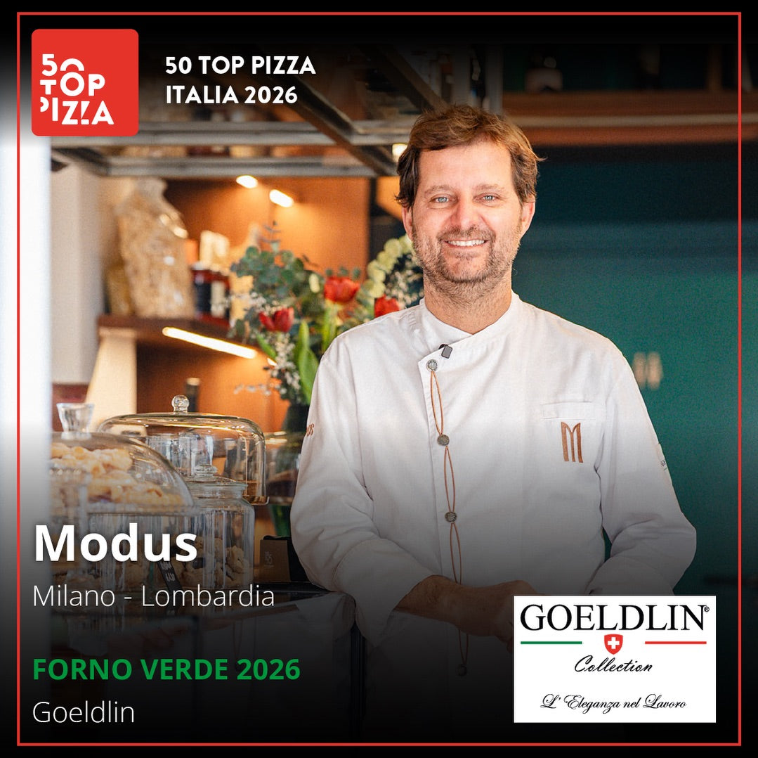 Paolo De Simone in giacca da chef nella cartolina 50 Top Pizza Italia 2026 per Modus Milano, Forno Verde